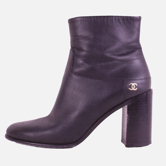 CHANEL Black Leather Almond Toe CC Block High Heel Ankle Boots 39
